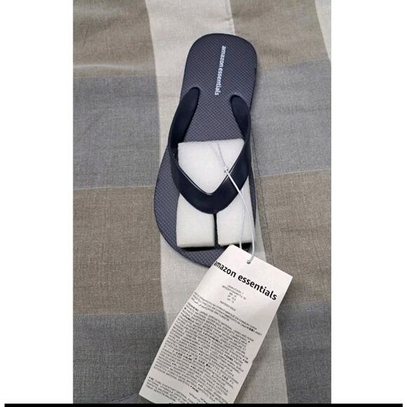 Amazon Essentials Kids Flip Flops Blue Size 1 US Unisex Lightweight Beachwear - Picture 2 of 4